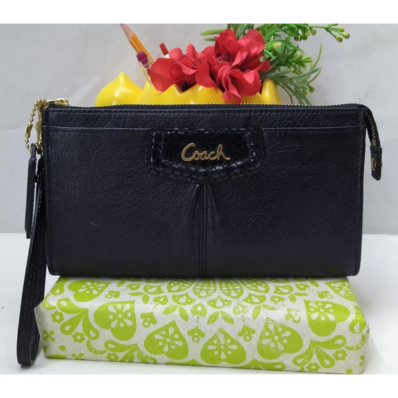 Coach Ashley Black Leather Zipper Closure Credit Card Wristlet Wallet - Picture 1 of 16